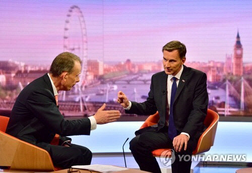 BBC 방송에 출연한 제러미 헌트 영국 외무장관  로이터=연합뉴스